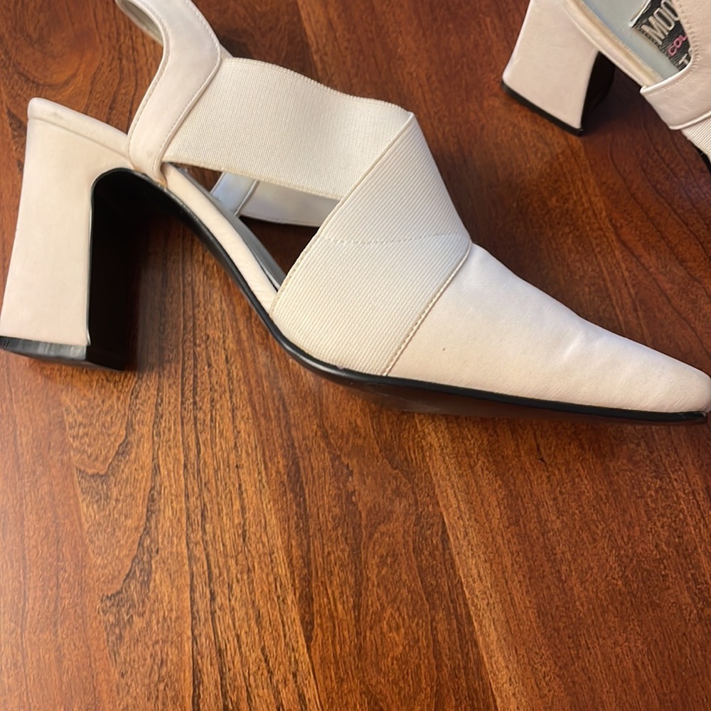 Mootsie Tootsie cream sandal 9.5 medium width 3 inch heel